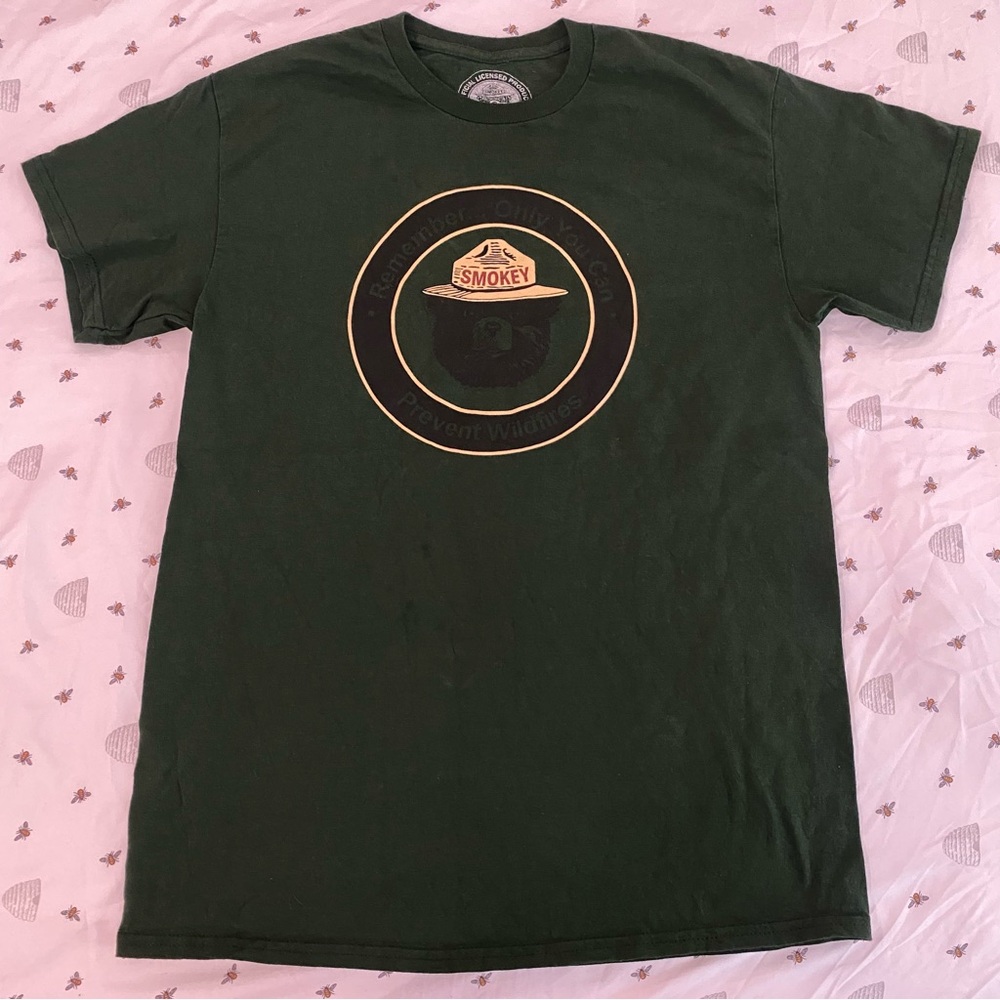 smokey bear graphic tee EUC dark green remember only you can prevent wildfires
